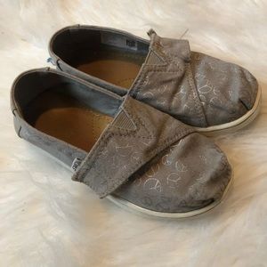 Toddler girl size 11 peace sign toms